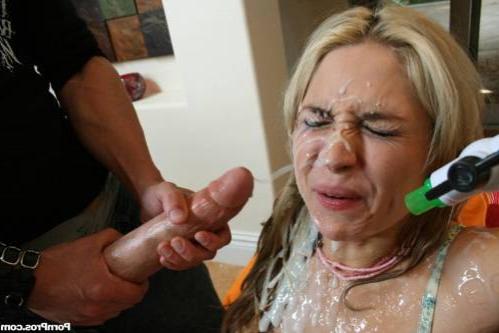 Fræk Dansk Deepthroat porno fest med 4 fede tøser